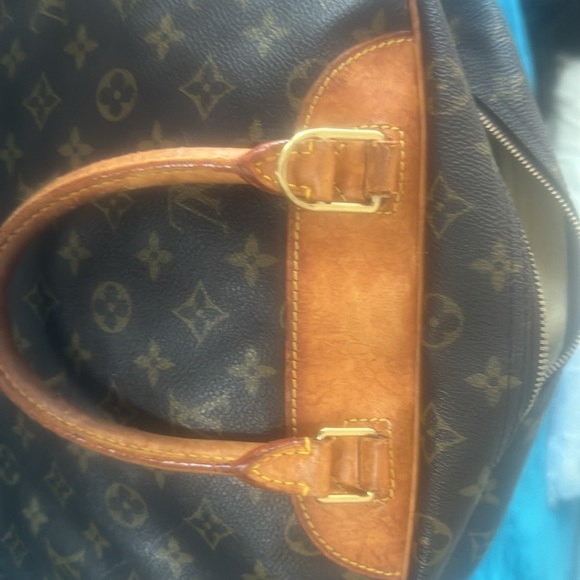 Louis Vuitton and LV wallet included.  There is 2 small marks on the inside - Picture 8 of 16